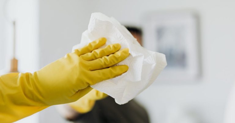 découvrez les avantages du nettoyage à l'ammoniac, une méthode efficace pour dégraisser et désinfecter en profondeur vos surfaces.