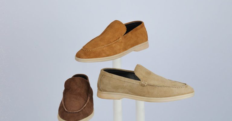 découvrez comment enlever facilement les taches de graisse sur le daim grâce à nos astuces efficaces et naturelles pour préserver votre matériel en parfait état.