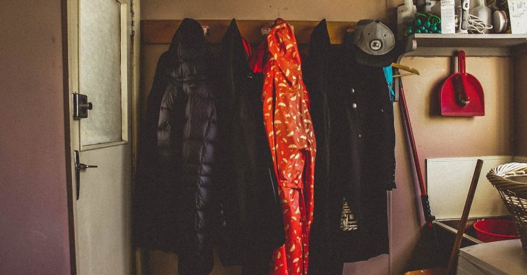 découvrez la hauteur idéale pour un porte-manteau afin d'allier praticité et esthétique dans votre intérieur.