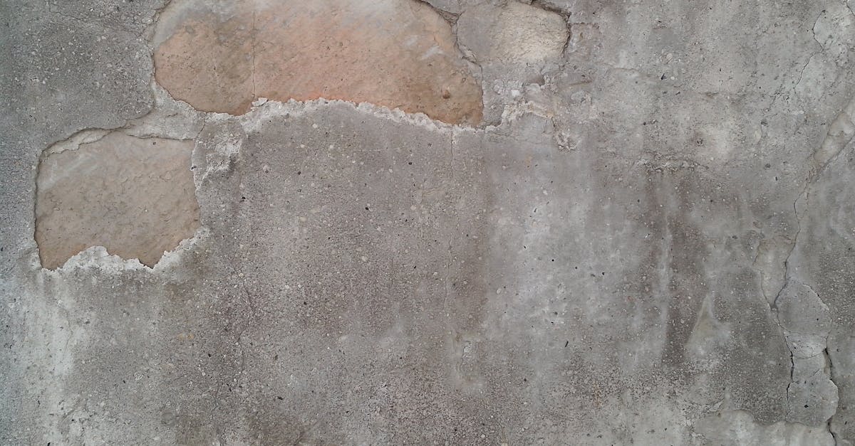 obtenez une finition en béton apparent parfaitement réussie pour un rendu esthétique et moderne, alliant durabilité et élégance.