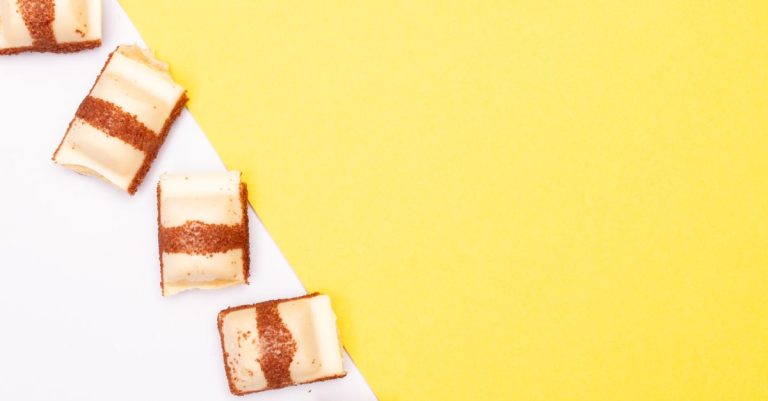 découvrez des méthodes efficaces pour enlever les taches de chocolat rapidement et facilement de vos vêtements et tissus.