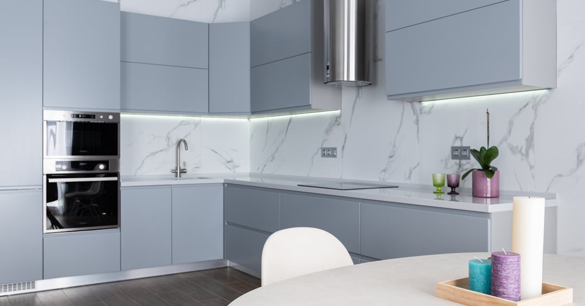 découvrez notre revêtement de plan de travail en stratifié, une solution élégante et résistante pour moderniser votre cuisine facilement.