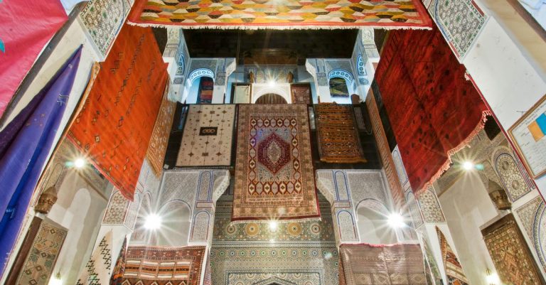 découvrez un salon marocain berbère authentique alliant traditions et design contemporain pour un intérieur chaleureux et accueillant.