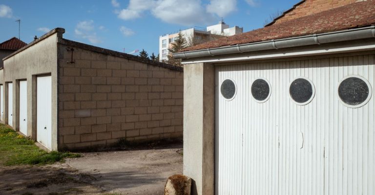 transformez votre garage en un espace fonctionnel et esthétique grâce à nos solutions de conversion personnalisées. optimisez votre maison avec un aménagement sur mesure.