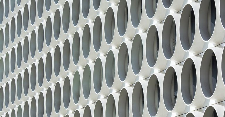 découvrez les dalles alvéolées, des éléments préfabriqués en béton légers et résistants, idéals pour la construction rapide de planchers et toitures.