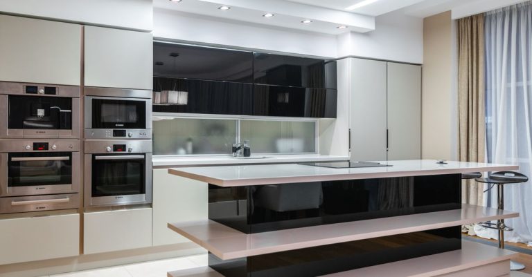 découvrez nos astuces efficaces pour nettoyer la vitre de votre four rapidement et facilement, pour une cuisson toujours impeccable.