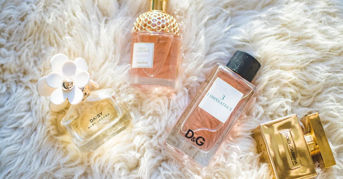 Comment enlever efficacement une tache de parfum sur un vêtement 2 découvrez nos astuces efficaces pour éliminer les taches de parfum sur vos vêtements et tissus, et retrouvez la fraîcheur sans traces.