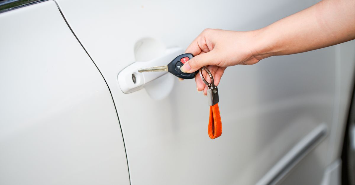 découvrez comment ouvrir une porte sans l'endommager grâce à des méthodes efficaces et sécurisées, idéales pour les situations d'urgence ou les oublis de clés.