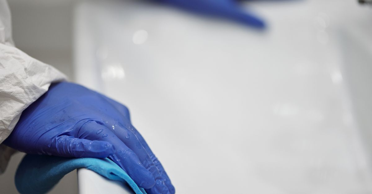 services professionnels de nettoyage après vomissements, assurant hygiène et désinfection pour un environnement sain.
