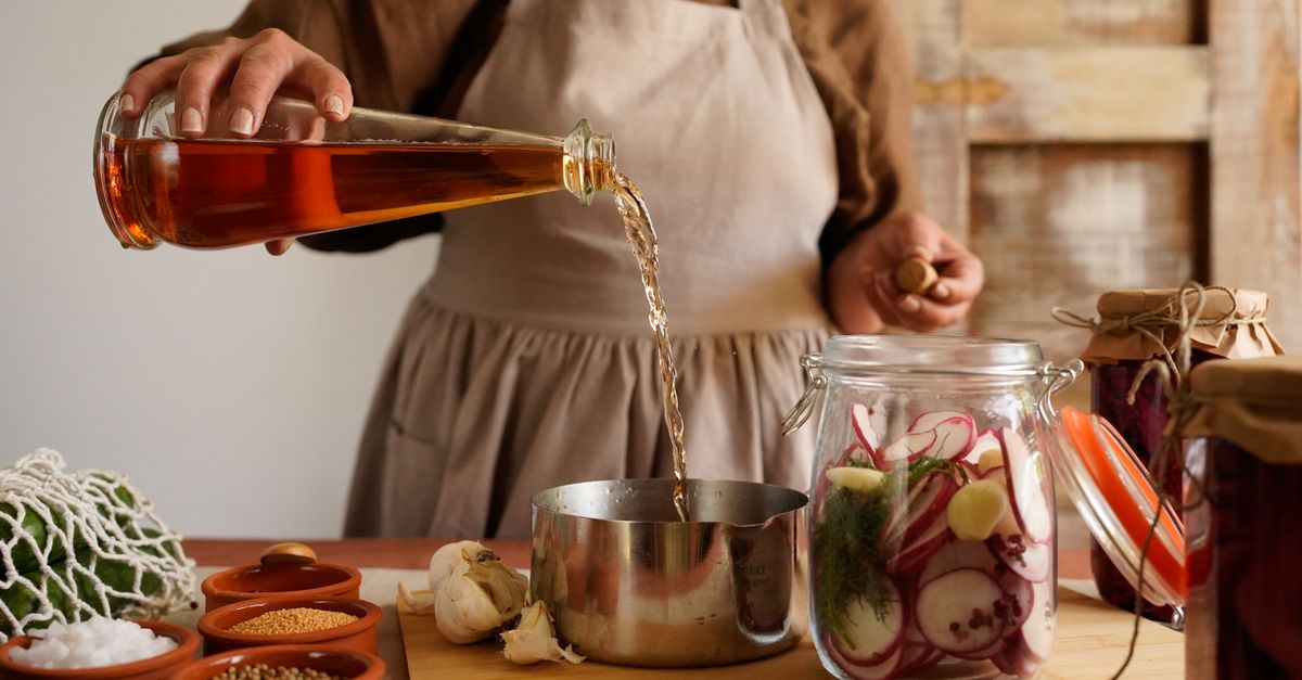 découvrez les bienfaits du vinaigre blanc pour la santé, le nettoyage naturel de la maison et bien plus encore. un allié écologique et économique au quotidien.