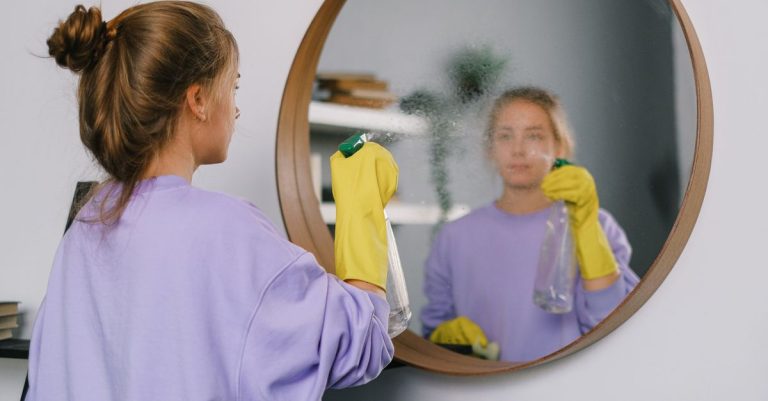 découvrez comment obtenir un miroir propre et sans traces grâce à nos astuces efficaces et faciles à appliquer.