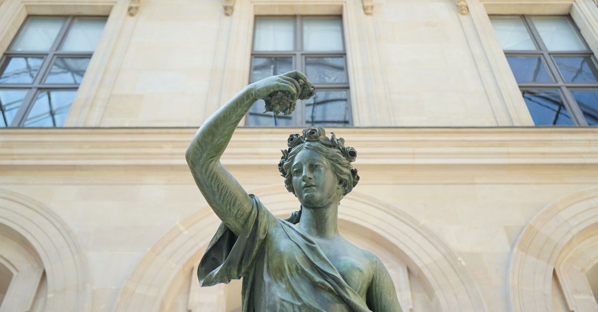 découvrez des méthodes naturelles pour nettoyer le bronze efficacement tout en préservant son éclat et sa durabilité.