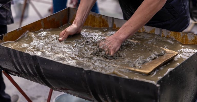 découvrez le bon dosage de mortier pour poser des pavés et obtenir un mélange adapté à une installation solide et durable.